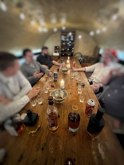 Omslagsbilde for bloggartikkelen Akevittsmaking til julebord: slik fungerer det